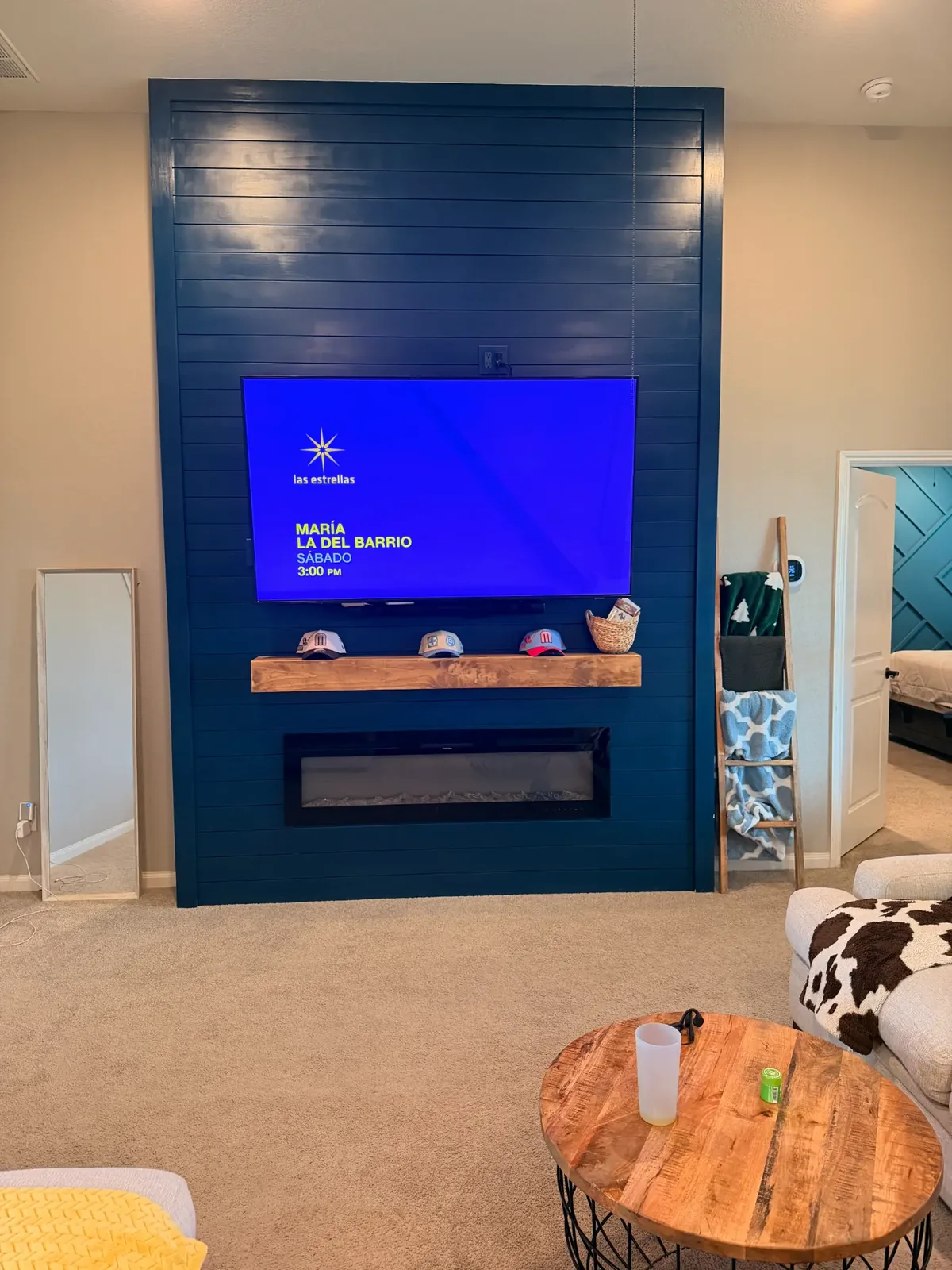 Fireplace wall azul terminada por Elite Accent Wall